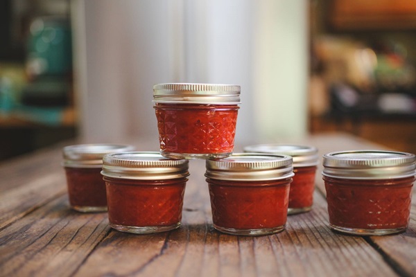 Ketchup vlastních rukou z rajčat: krok za krokem recepty na sklizeň na zimu