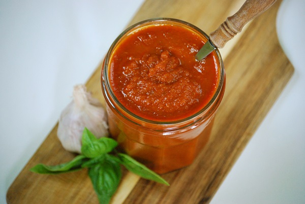Ketchup vlastních rukou z rajčat: krok za krokem recepty na sklizeň na zimu