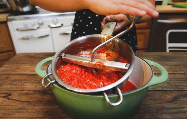 Ketchup vlastních rukou z rajčat: krok za krokem recepty na sklizeň na zimu