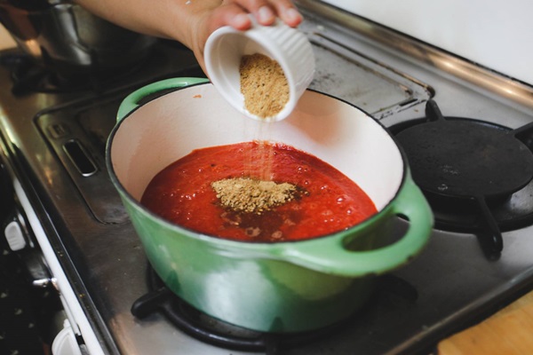 Ketchup vlastních rukou z rajčat: krok za krokem recepty na sklizeň na zimu