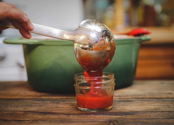 Ketchup vlastních rukou z rajčat: krok za krokem recepty na sklizeň na zimu