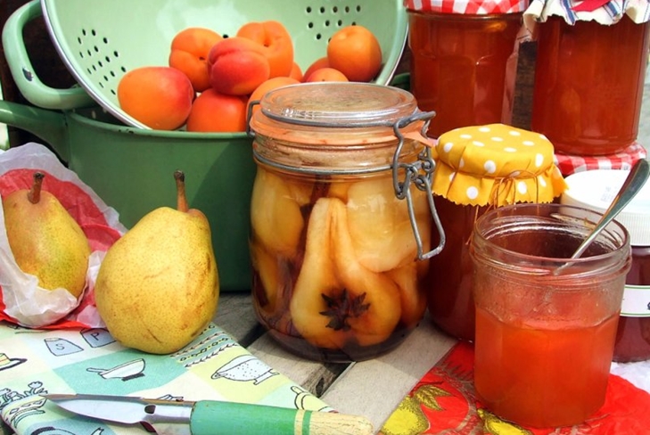 Konzervované hrušky v sirupu pro zimu - foto recept jak vařit