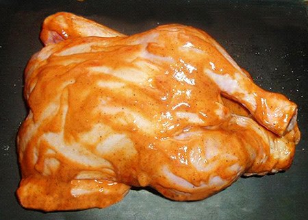 uzená kuřecí omáčka kuřecí maso namazáno