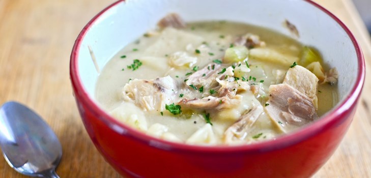 kuřecí polévka s knedlíky - recept s fotografií