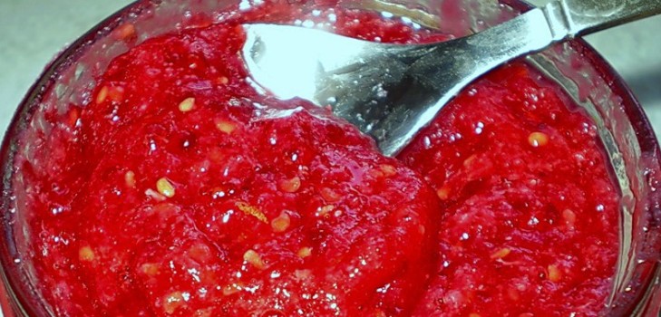 Maliny s cukrem na zimu bez vaření, Pyatiminutka, v mrazáku. Recept na čerstvé maliny, nastrouhaný cukrem
