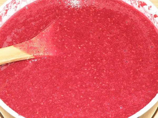 Maliny s cukrem na zimu bez vaření, Pyatiminutka, v mrazáku. Recept na čerstvé maliny, nastrouhaný cukrem