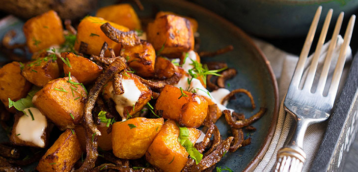 Neobvyklý recept: lahodný salát s dýní a cibulí v hlubokém smažení