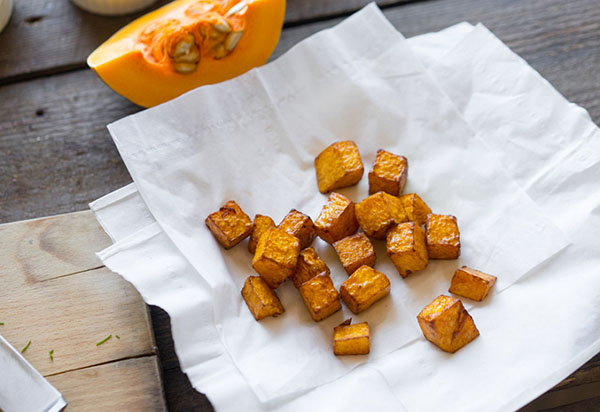 Neobvyklý recept: lahodný salát s dýní a cibulí v hlubokém smažení