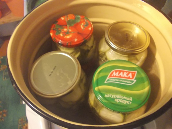 Chutné okurky s česnekem na zimu