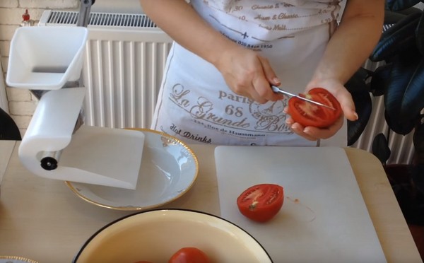Rajčata ve vlastní šťávě na zimu, recepty s fotografiemi