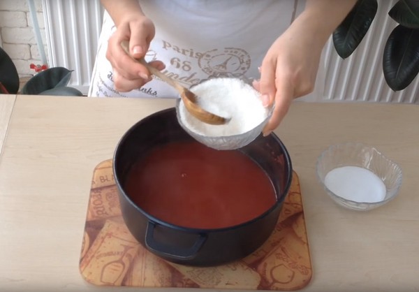 Rajčata ve vlastní šťávě na zimu, recepty s fotografiemi