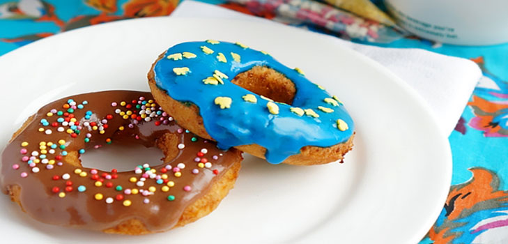 Jednoduchý recept na snídani: tvaroh s barevnou glazurou