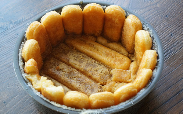 Recept na vynikající jablko charlotte s cookies Savoyardi