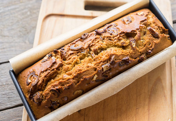 Recept na úžasný krémový medový dort s daty a ořechy