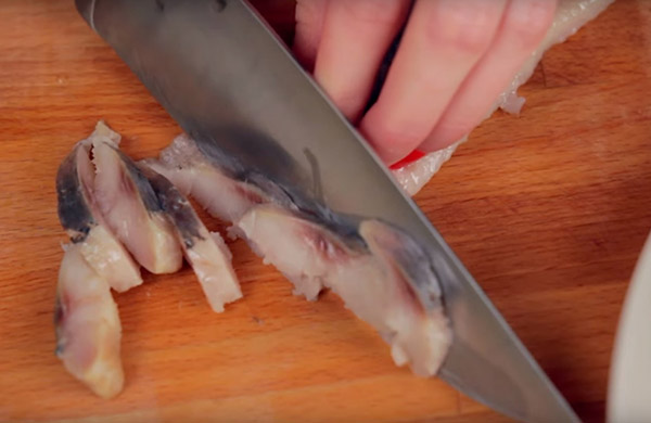 Recept pro sleď pod kožešinovým pláštěm na Nový rok doma - klasický, rohlík, s jablkem krok za krokem