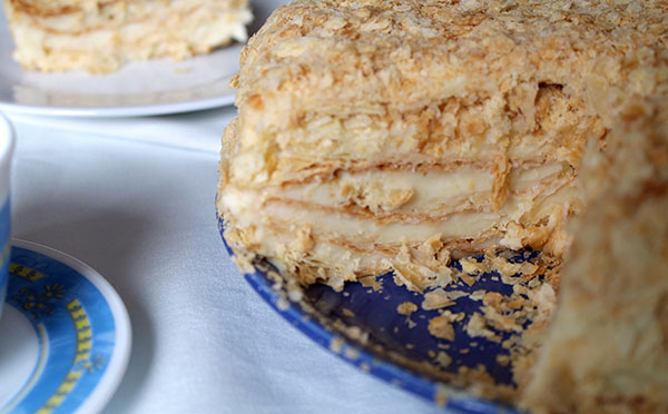 Cake "Napoleon", recepty s fotografií doma: klasické (sovětské), s pudinkem, s kondenzovaným mlékem, z bafetového pečiva