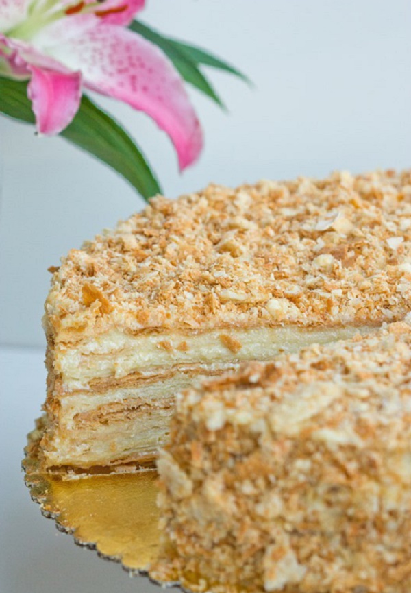 Cake "Napoleon", recepty s fotografií doma: klasické (sovětské), s pudinkem, s kondenzovaným mlékem, z bafetového pečiva