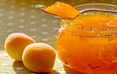 Jam z meruněk s klíny pro zimní - recept na fotografie