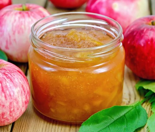 Jam z jablek a vlašských ořechů v multivarkách