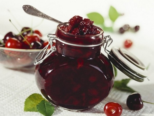 Třešeň na zimu - recepty - džem se semeny a jamkami, pět minut, džem, želé bez želatiny, třešňový kompot Třešeň na zimu - recepty - džem se semeny a jamkami, pět minut, džem, želé bez želatiny, třešňový kompot